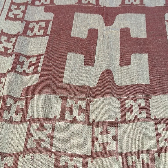 Escada scarf/wrap - Picture 8 of 9